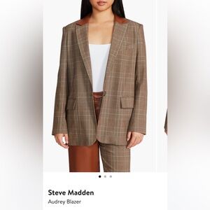 Steve Madden
Audrey Blazer